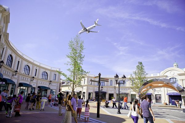 McArthurGlen_Designer_Outlet_Vancouver_Airport_(20453031858) アウトレット