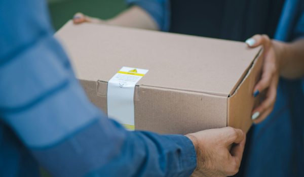 バンクーバー EMS完全ガイド｜日本から荷物を確実に届ける方法